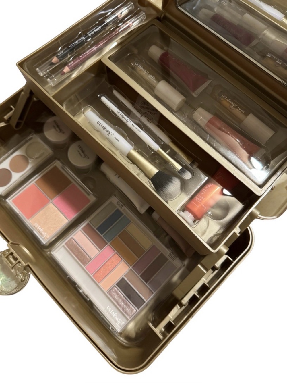 ULTA LIMITED EDITION BEAUTY BOX HOLIDAY TRAIN CASE - Picture 2 of 6